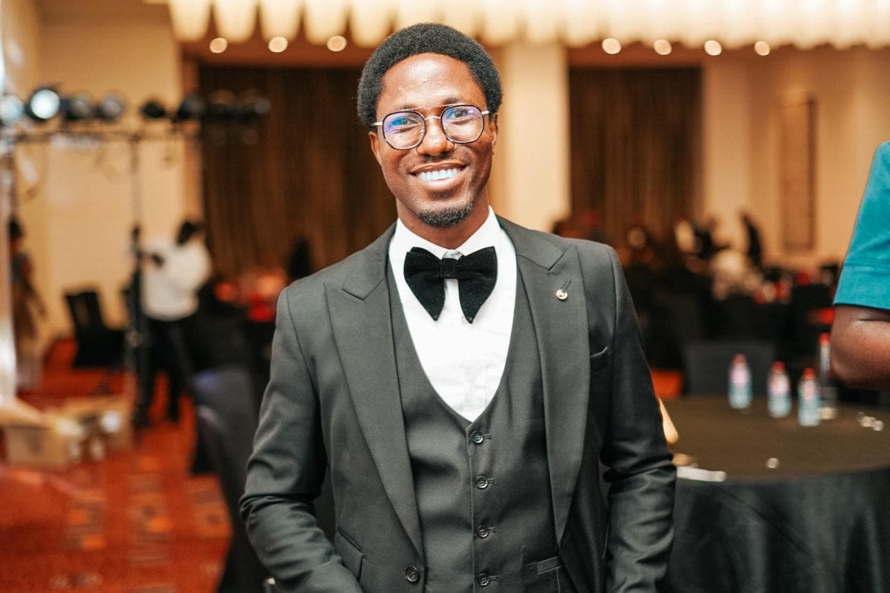 Noble Eselase Vulley